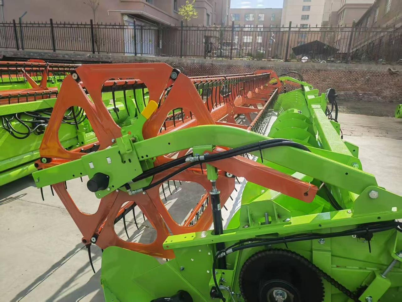 Уборка зерновых жаткой John Deere 630F